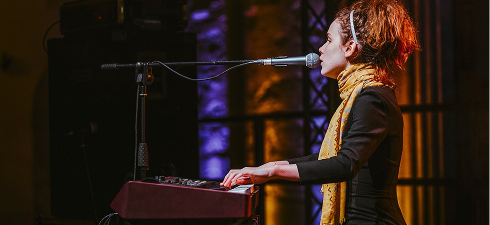 Foto di Marika Miniati Il Teatro Capovolto con il Centro Santa Chiara prosegue con la musica di Frida Bollani Magoni